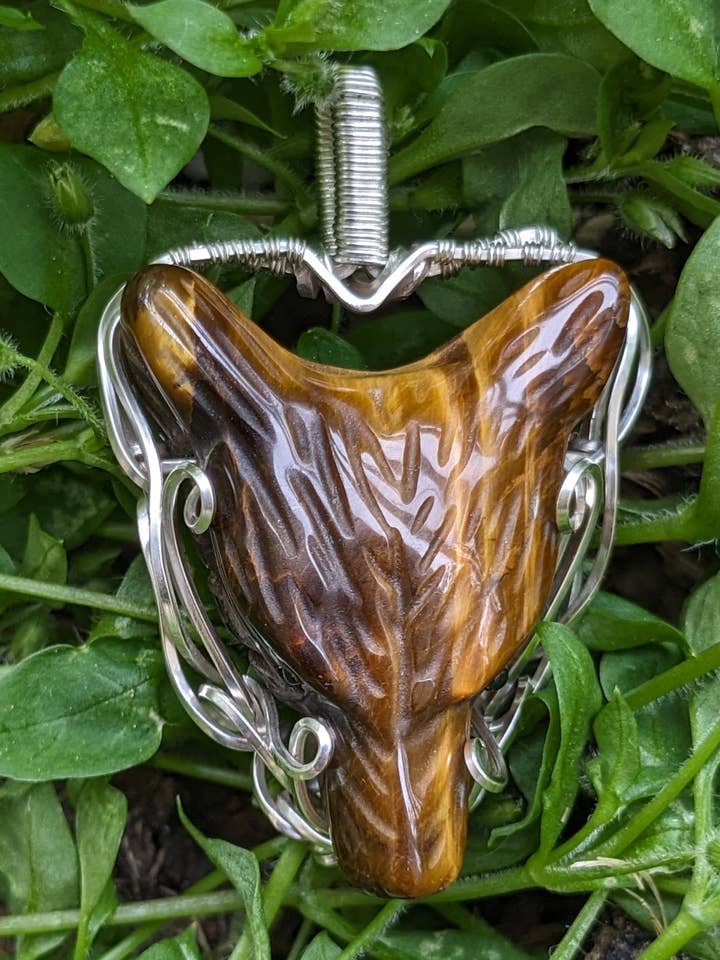 Wolf Tiger Eye och Sterling Silver hänge för wholesale av Le Tourbillon Minéral