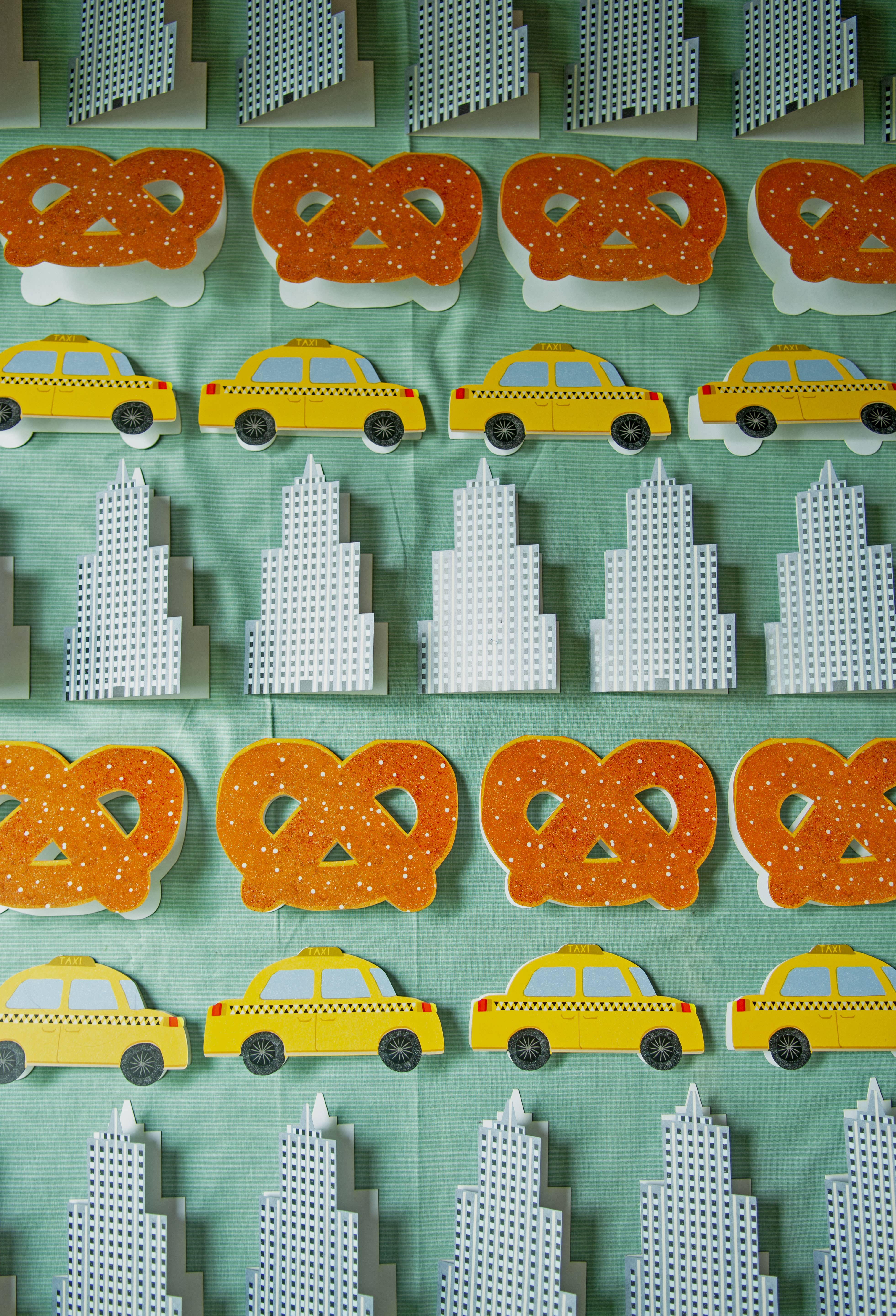 Isatopia – wholesale Vardagliga hälsningskort – Gult hyttkort - NYC Collection Die Cut3