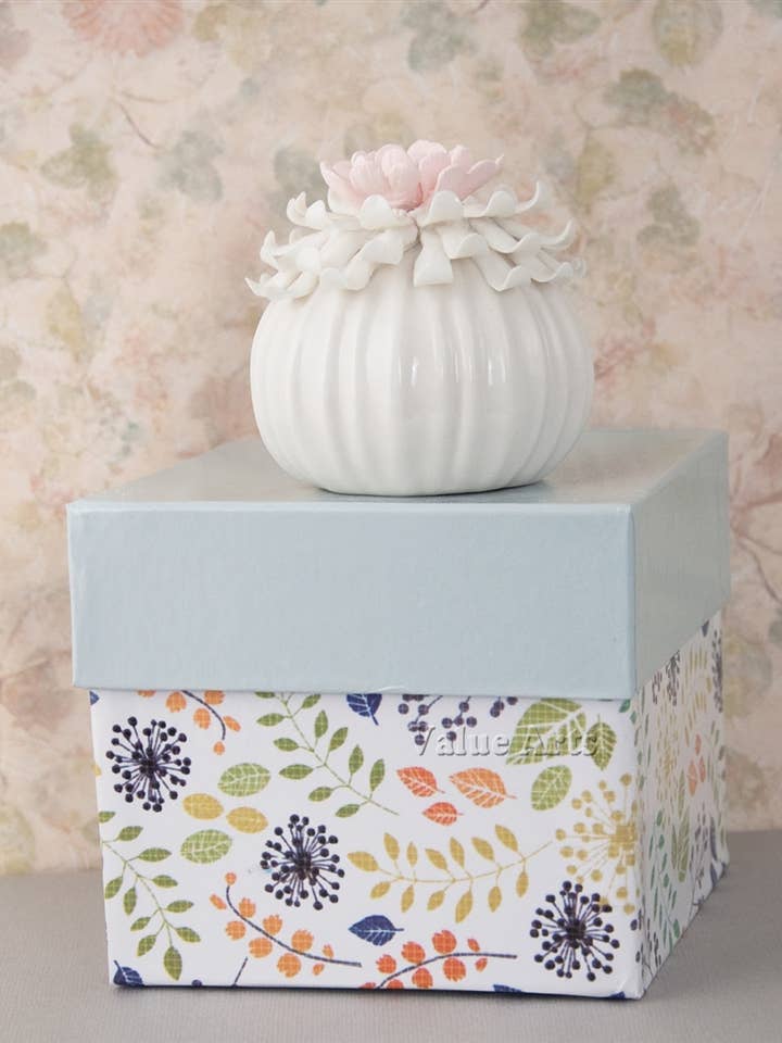 Porslin Krysantemum Blomdoftspridare för wholesale av Value Arts