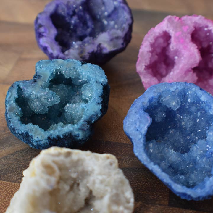 Olympus Minerals Co - Vente Pierre et cristal de spiritualité - Géode avec garniture en pierre naturelle