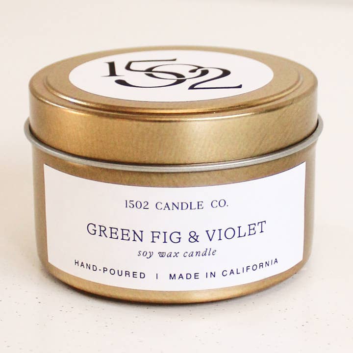 Bougie en étain de voyage Figue verte et violette pour la vente par 1502 Candle Co.
