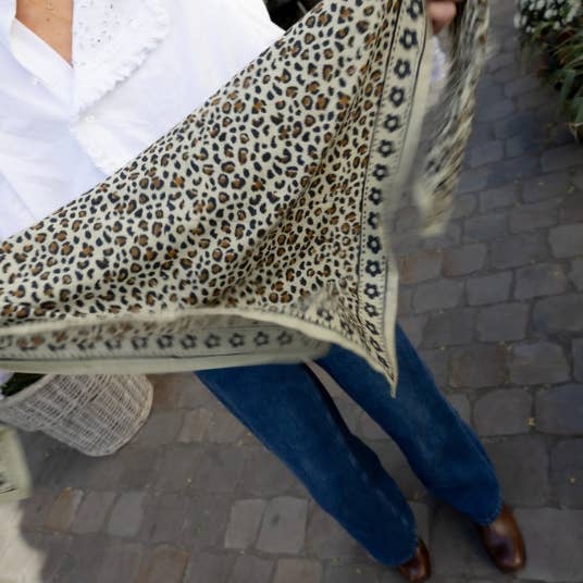 Love Explorers - Wholesale Head Scarf - Women's - Leopard scarf - My essential large khaki Leo