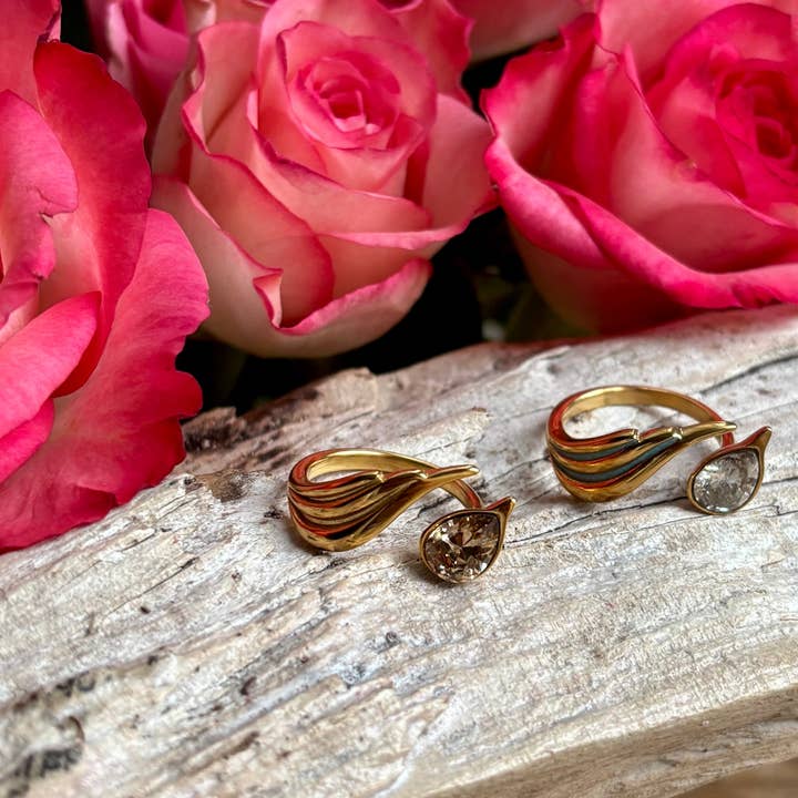 Ocean Ripples – wholesale Single stone/solitaire ring – 18ct Gold Plated Cubic Zirconia Open Top Leaf Ring - Available in Two Colours3