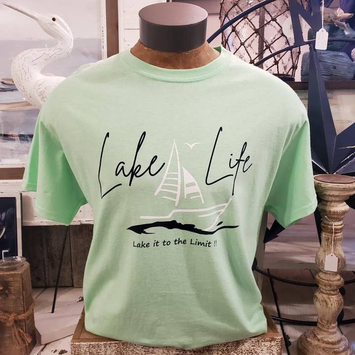 Lake Life, avec voilier pour la vente par Lake It To The Limit and Possibili-Tees Apparel