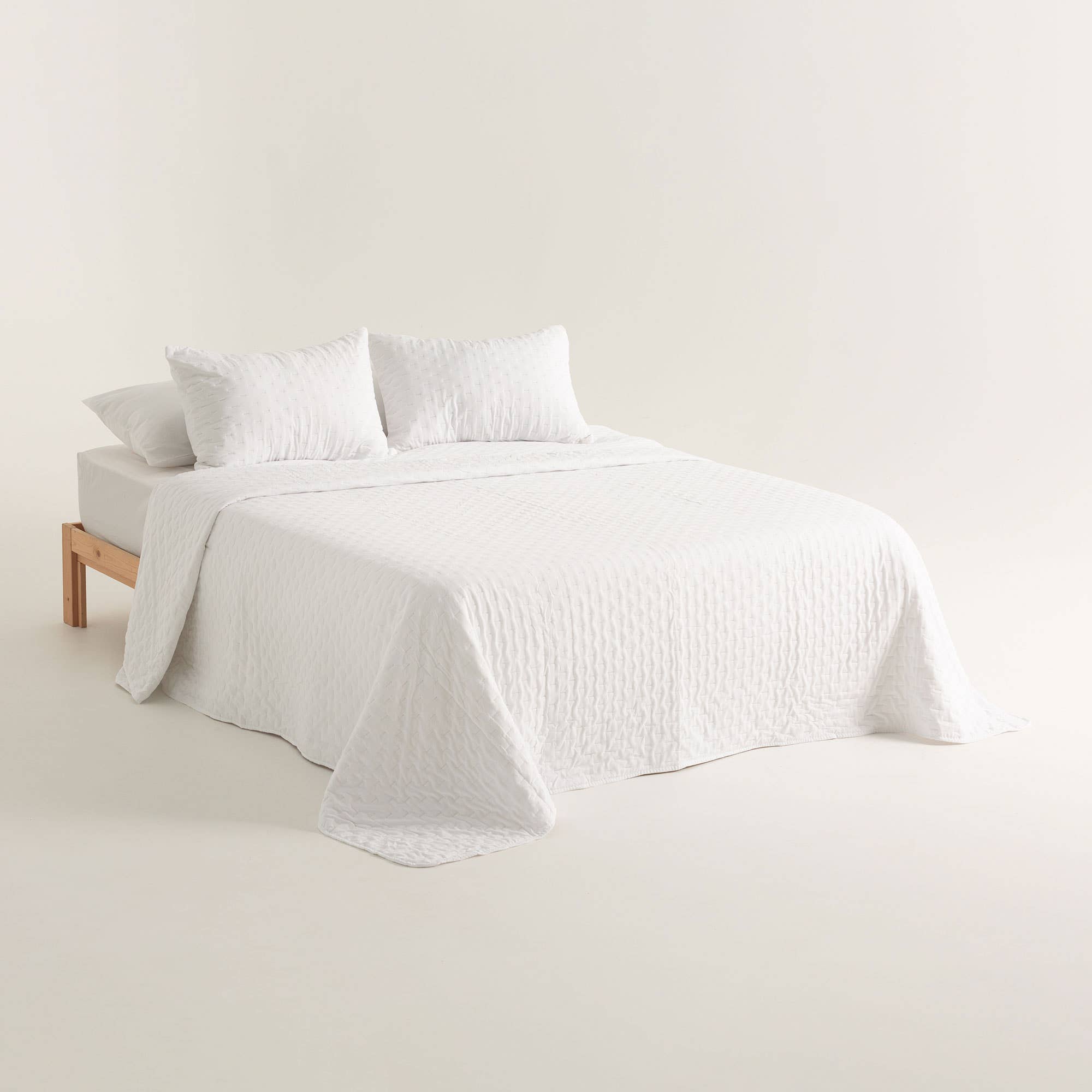 GAMUSI - Wholesale Quilt - NARA plain quilted bedspread with super soft touch3