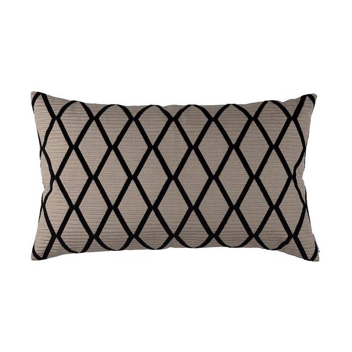 Almofada Retângulo Grande Dk Sand Preto 18X30 por atacado de Lili Alessandra