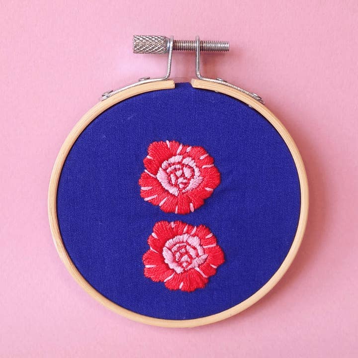 Kit de broderie Rose | By Camille Cauvez pour la vente par Mellow