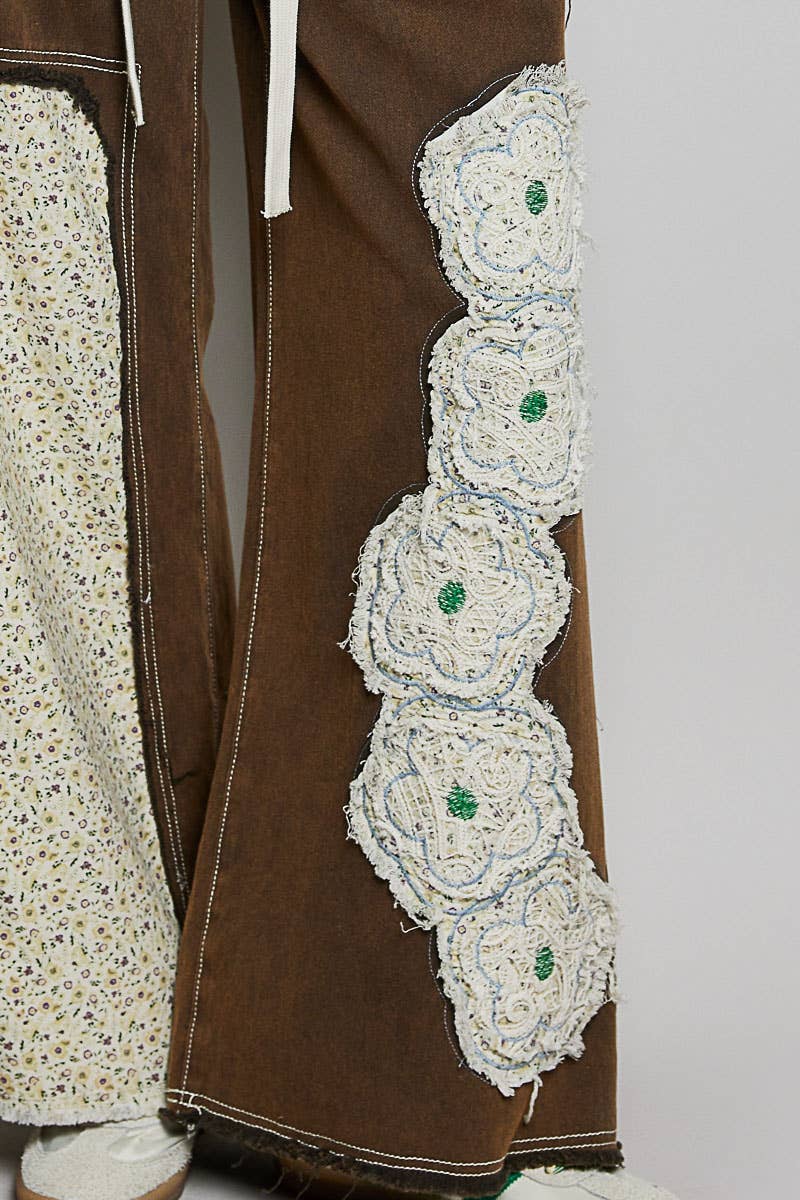 Pol Clothing - Vente Jean – femme - Pantalon en denim à cordon de serrage avec empiècement floral16