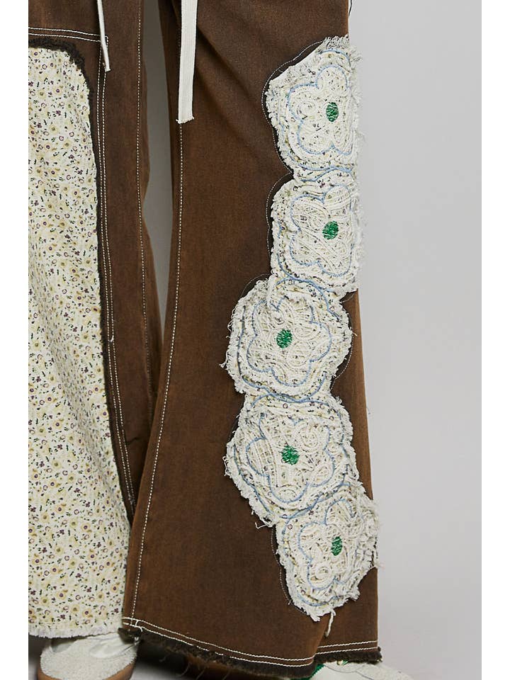 Pol Clothing - Vente Jean – femme - Pantalon en denim à cordon de serrage avec empiècement floral16