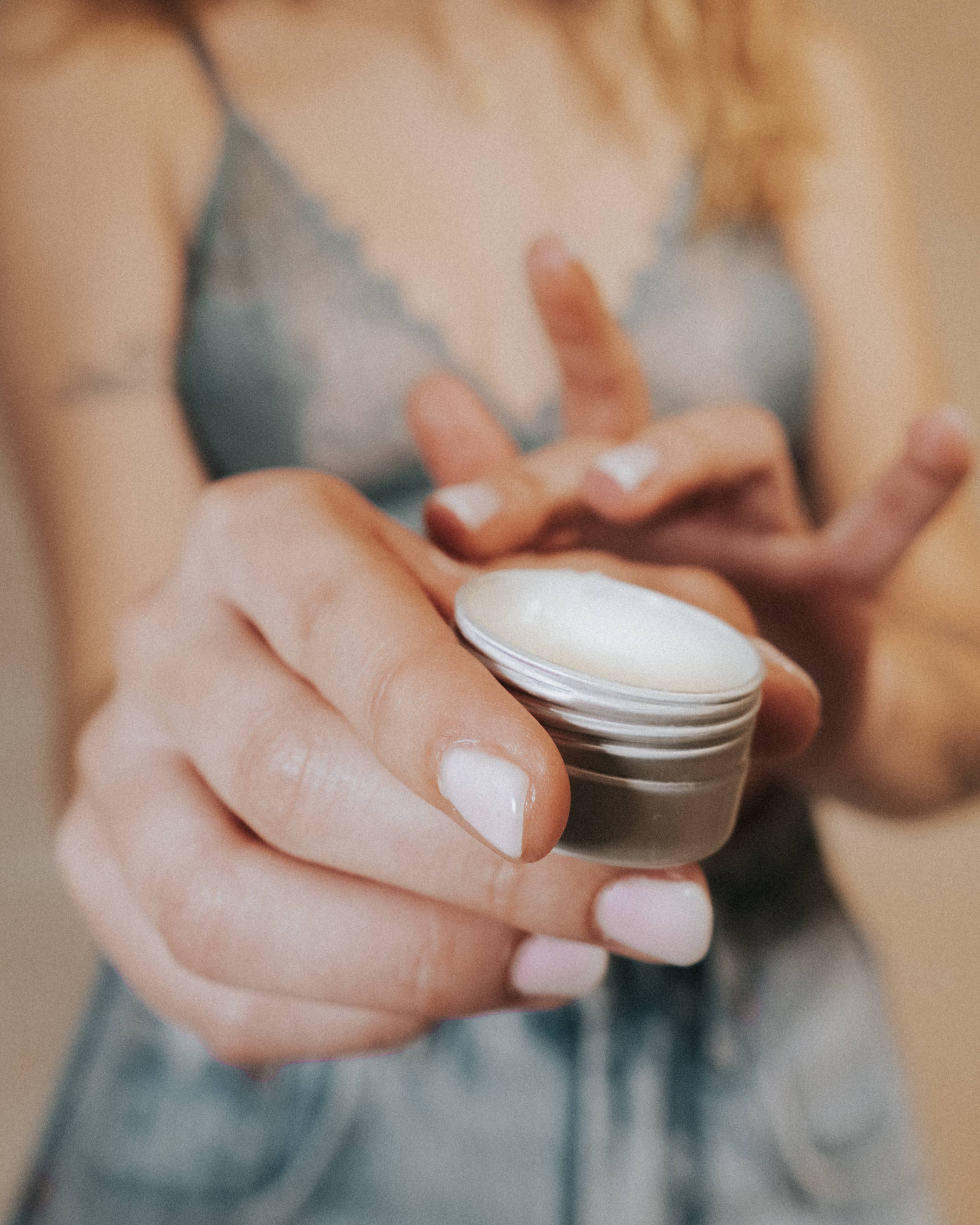 Feret Parfumeur - Distributed by Scents of Europe - Vente Baumes à lèvres - *Achetez 1, obtenez 1 à 50% de réduction* Baume Violet -0,5 oz +PRÉSENTOIR EN CARTON6