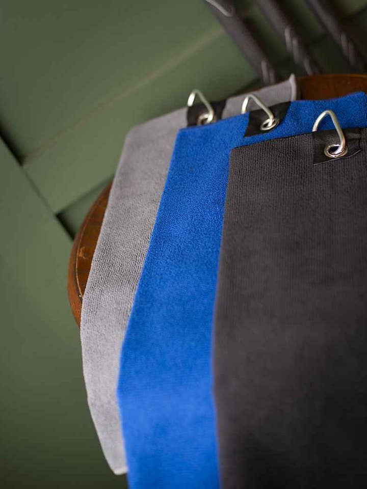 Pierre Francis - Serviette de golf en microfibre pour la vente par Pierre Francis