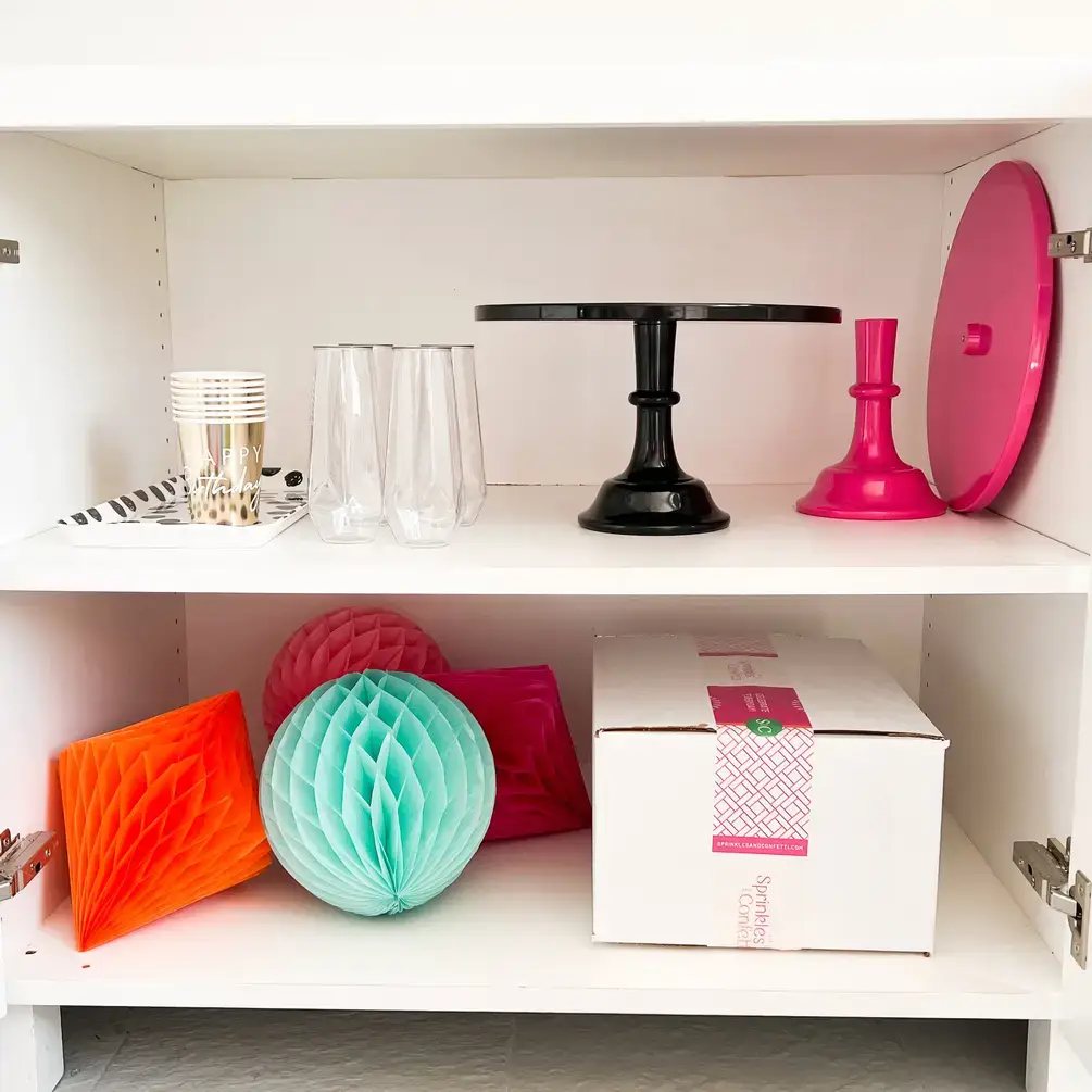 Sprinkles & Confetti Party Supplies - Vente Présentoirs à gâteaux - Présentoir à gâteaux en mélamine rose clair8