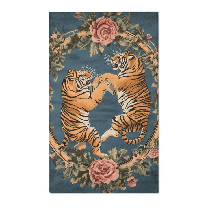 Savage Symphony Vintage Tapestry av Fierce Elegance för wholesale av Maia Homes