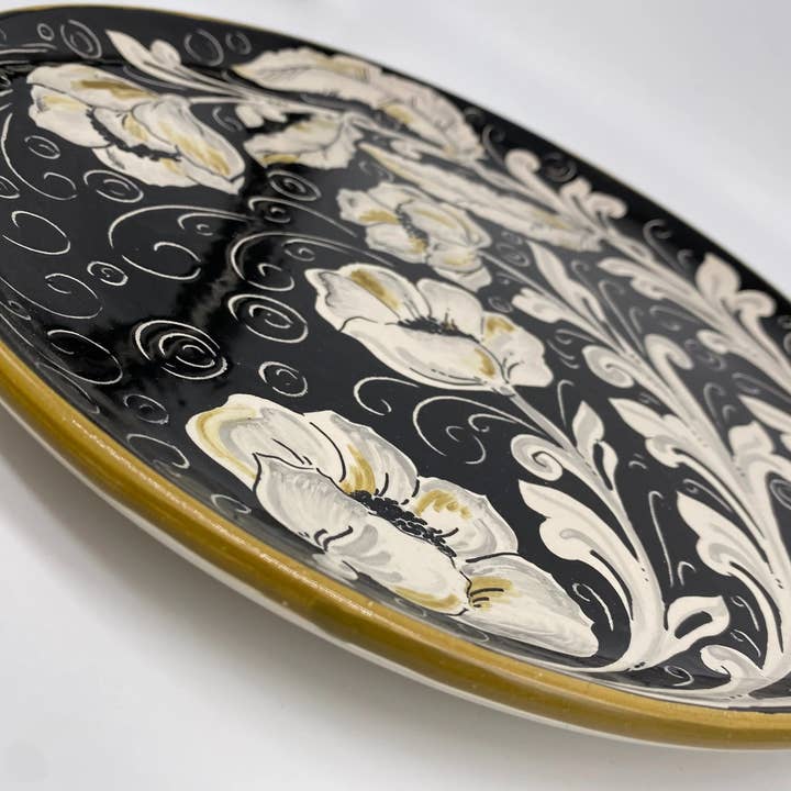 DD Ceramiche Siciliane - Wholesale Wall Accent - Hand-painted decorative plate diameter cm 30 “Venus” Ochre decoration2