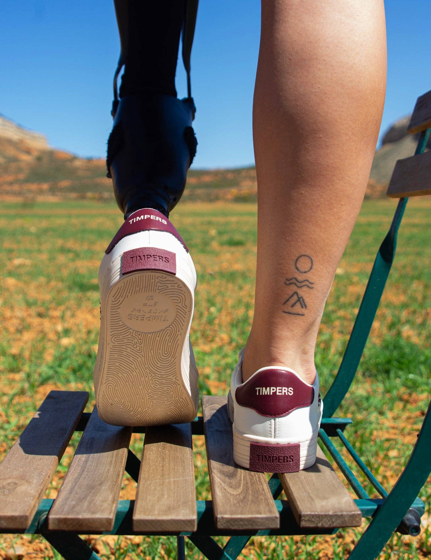 Timpers – wholesale Sportsneakers – Unisex – Vegan sneakers White Burgundy av Timpers från funktionshindrade designers6