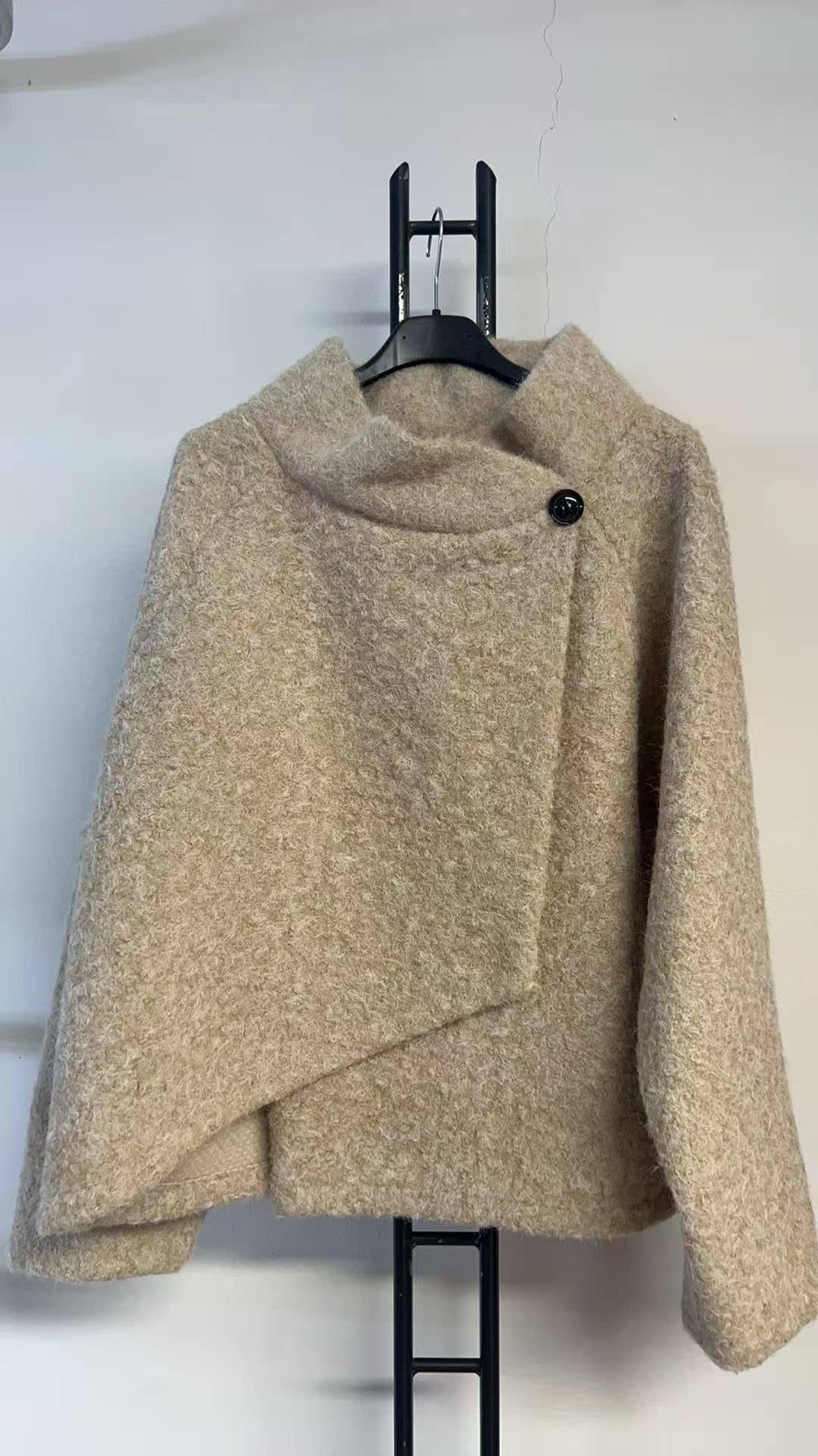 la maison des fibres naturelles – Großhandel College-/Baseballjacke – Damen – Kimono-Stil Jacke 09517 90% Polyester 10% Wolle1