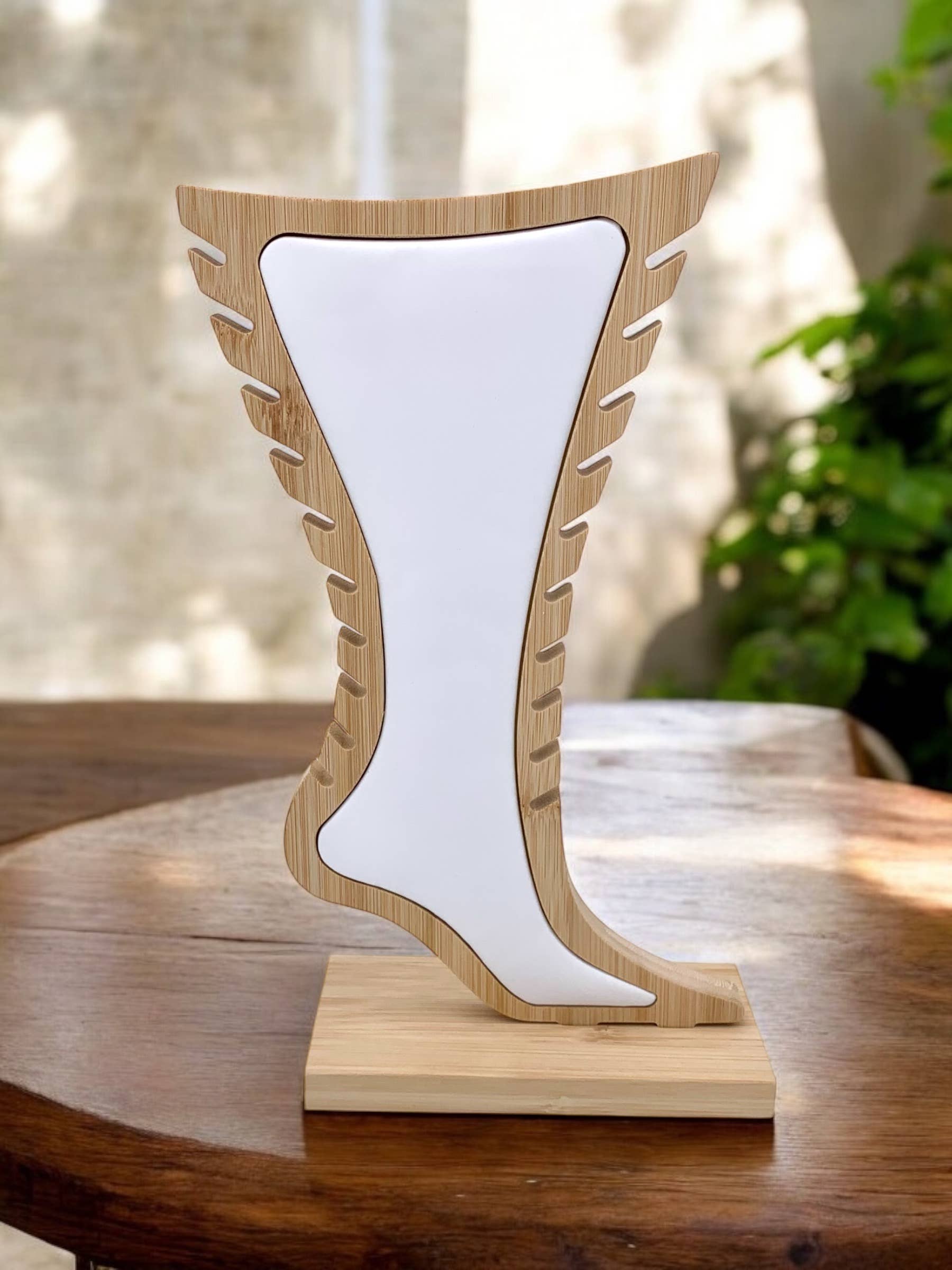 White RY20 ankle chain display (18x7x29cm) for wholesale on Faire