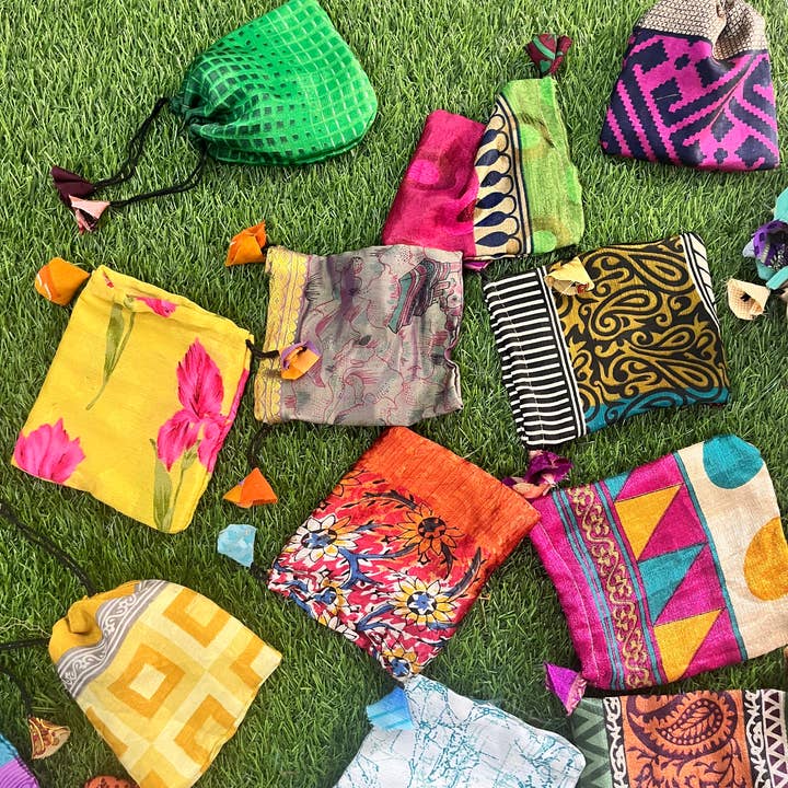 Meghcraft – wholesale Gift bag – vintage Recycled Silk Jewelry Drawstring Bag-Giveaway bags5