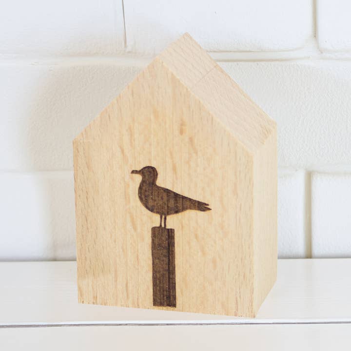 Lille dekorativt træhus med måge for engroshandel hos Bow & Hummingbird