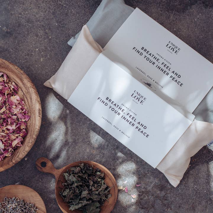 UNIQUE LOVE Design – Engroshandel Spa-/terapipude – Find din indre ro aroma-øjenpude i naturlig creme3