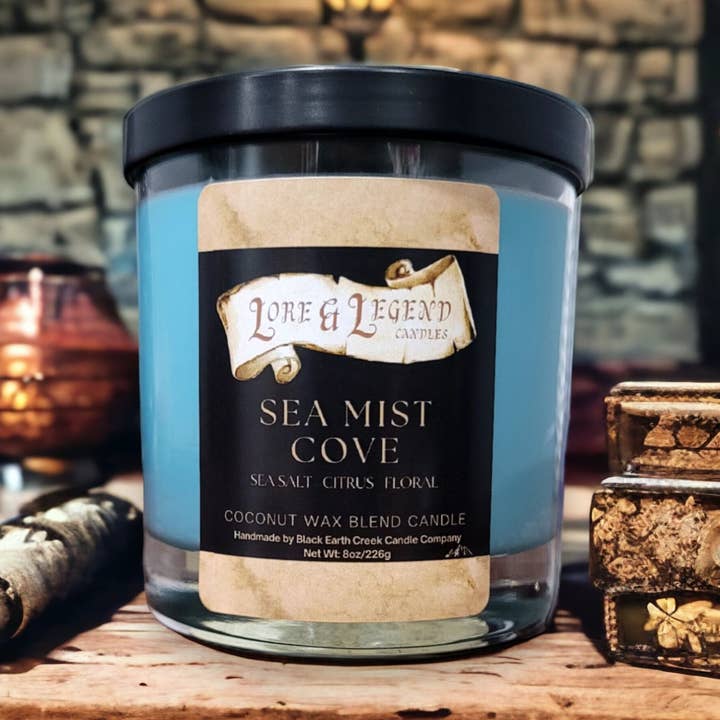 Bougie fantaisie Sea Mist Cove pour la vente par Black Earth Creek Candle Company