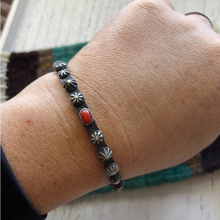 Nizhonitradersllc - Wholesale Armband - Navajo armband van sterling zilver en koraal