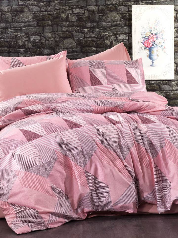Ensemble de literie 4 pièces Pink Geo Set pour la vente par SannasDecor