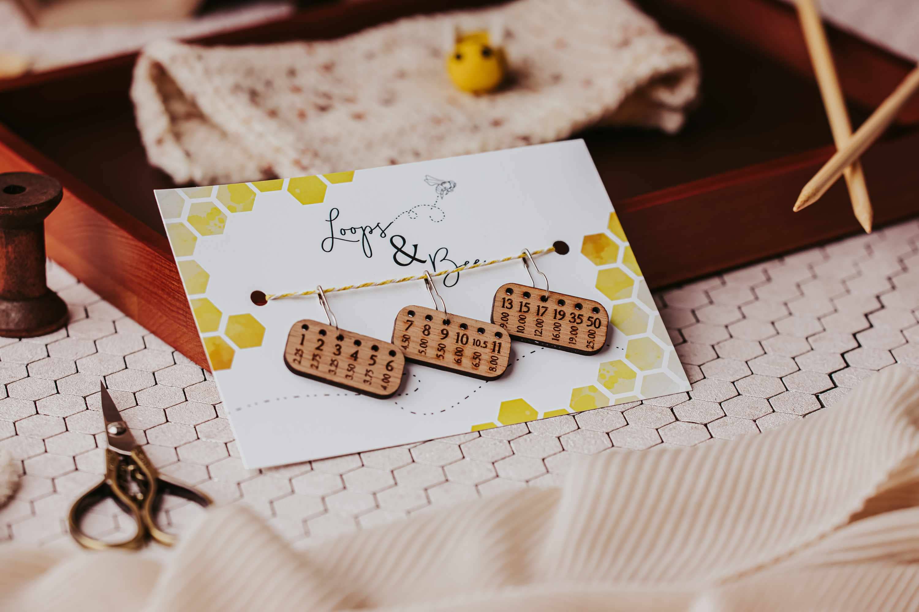 Loops & Bee - Wholesale Knitting/Crochet Supplies - (Knitting) Needle Minder Set, Size Reminder Stitch Markers3