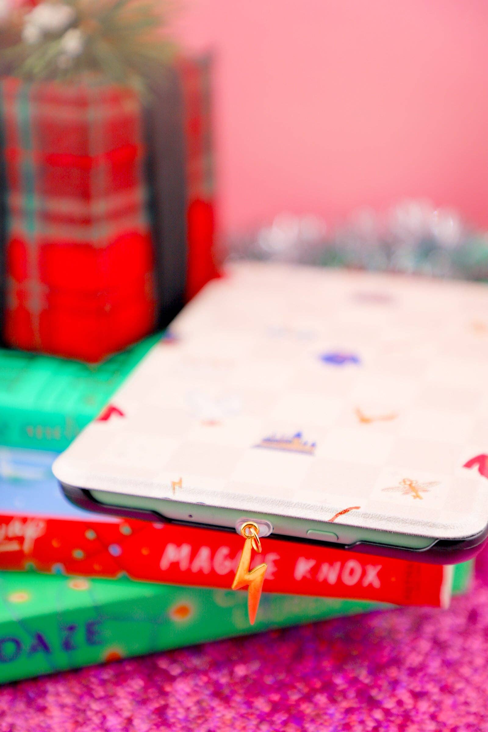 Furever Booked - Wholesale Individual Charm/Pendant - Lightening Bolt Kindle Charm1