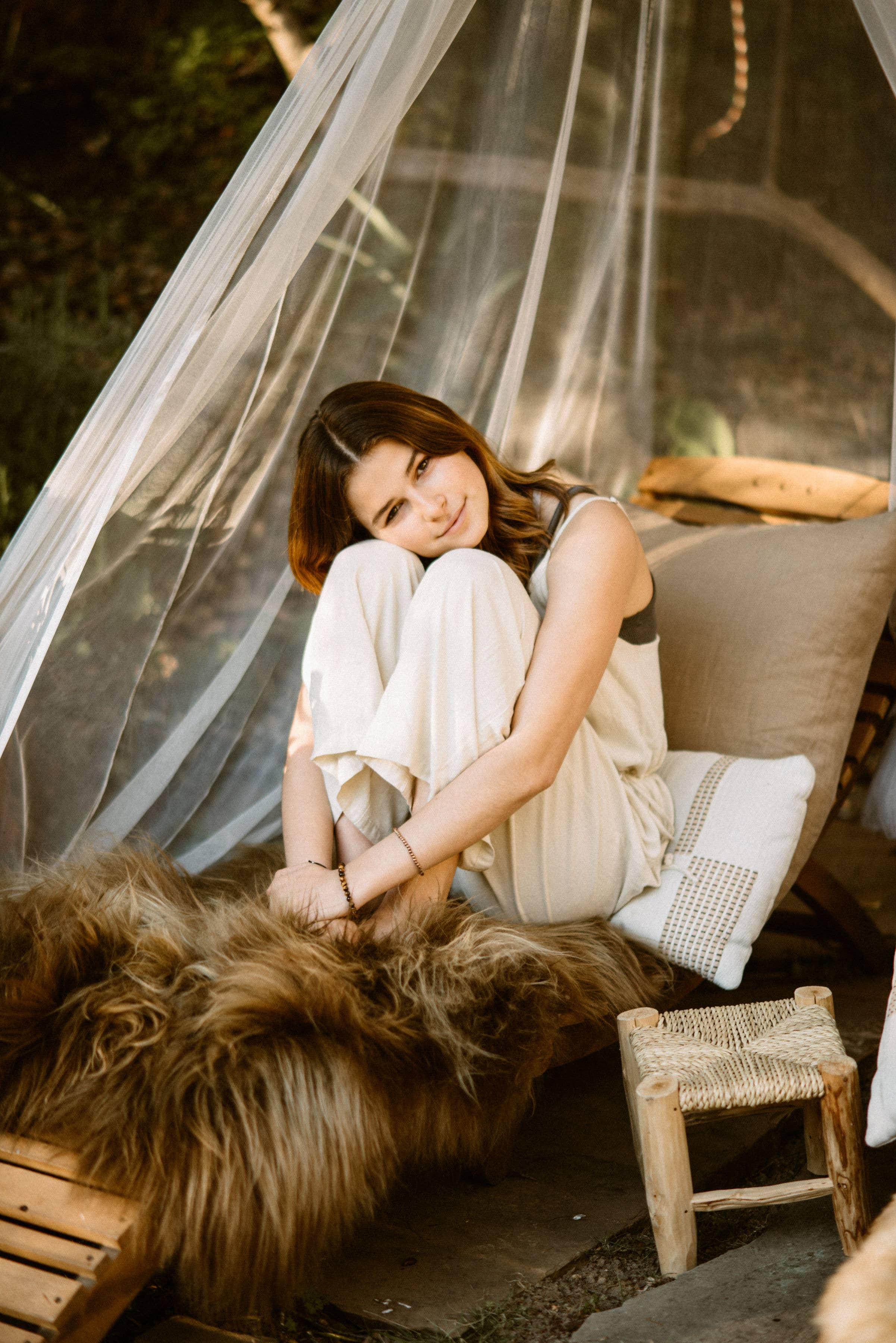 HoogaHooga – Großhandel Teppichvorleger – Rue isländisches Schaffell in natürlichen Brauntönen2