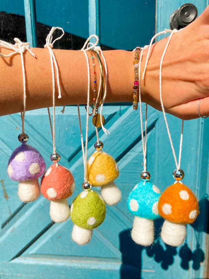 Suspensions de voiture pour rétroviseur Champignon pour la vente par Erieau Tees