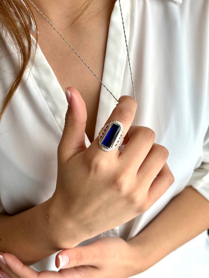 Anillo de plata de ley 925 con detalles en oro de 10K Cuarzo azul para venta al por mayor de QURI