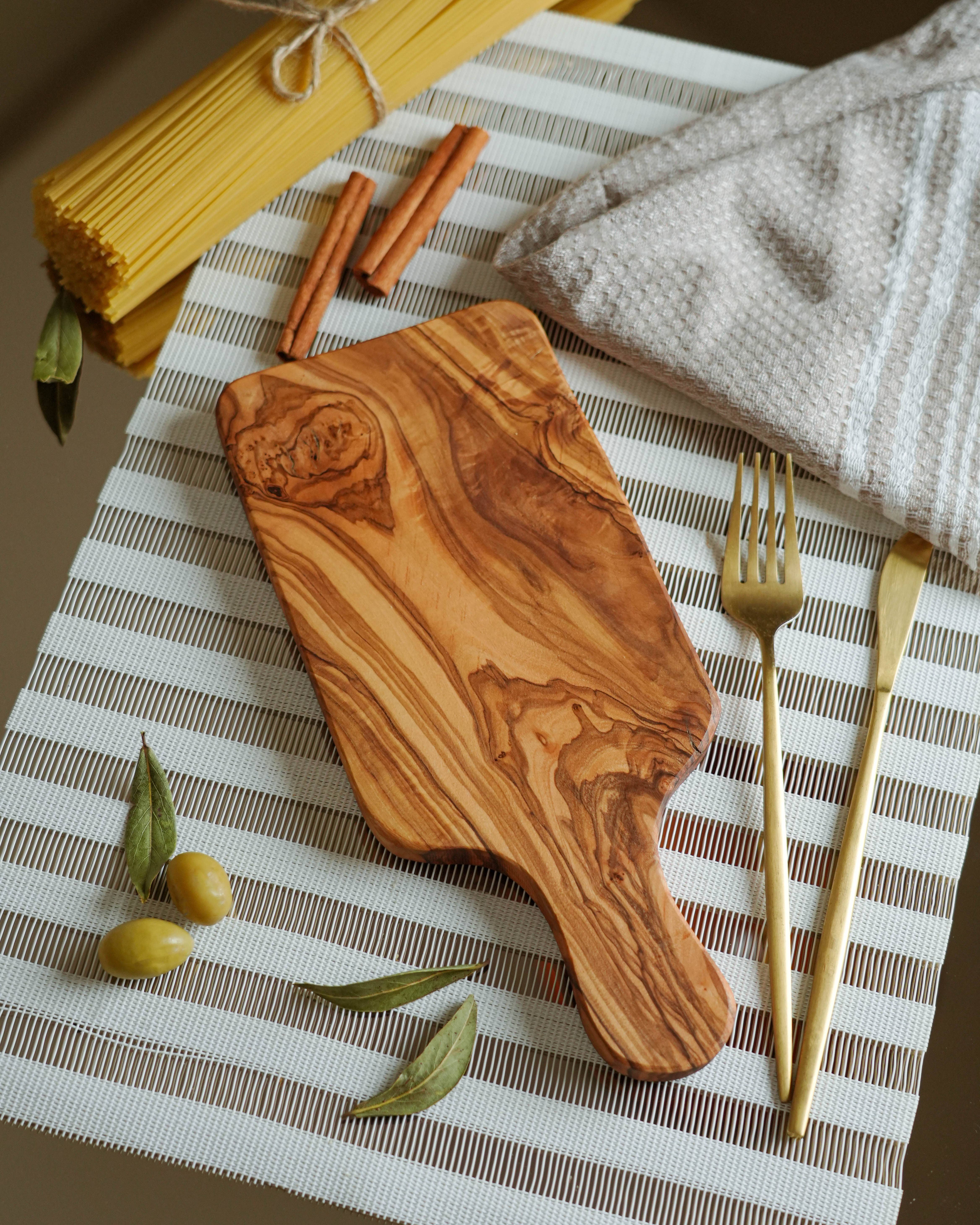 Handcrafted Olivewood - Wholesale Cutting Board - Cutting Board with Handle3