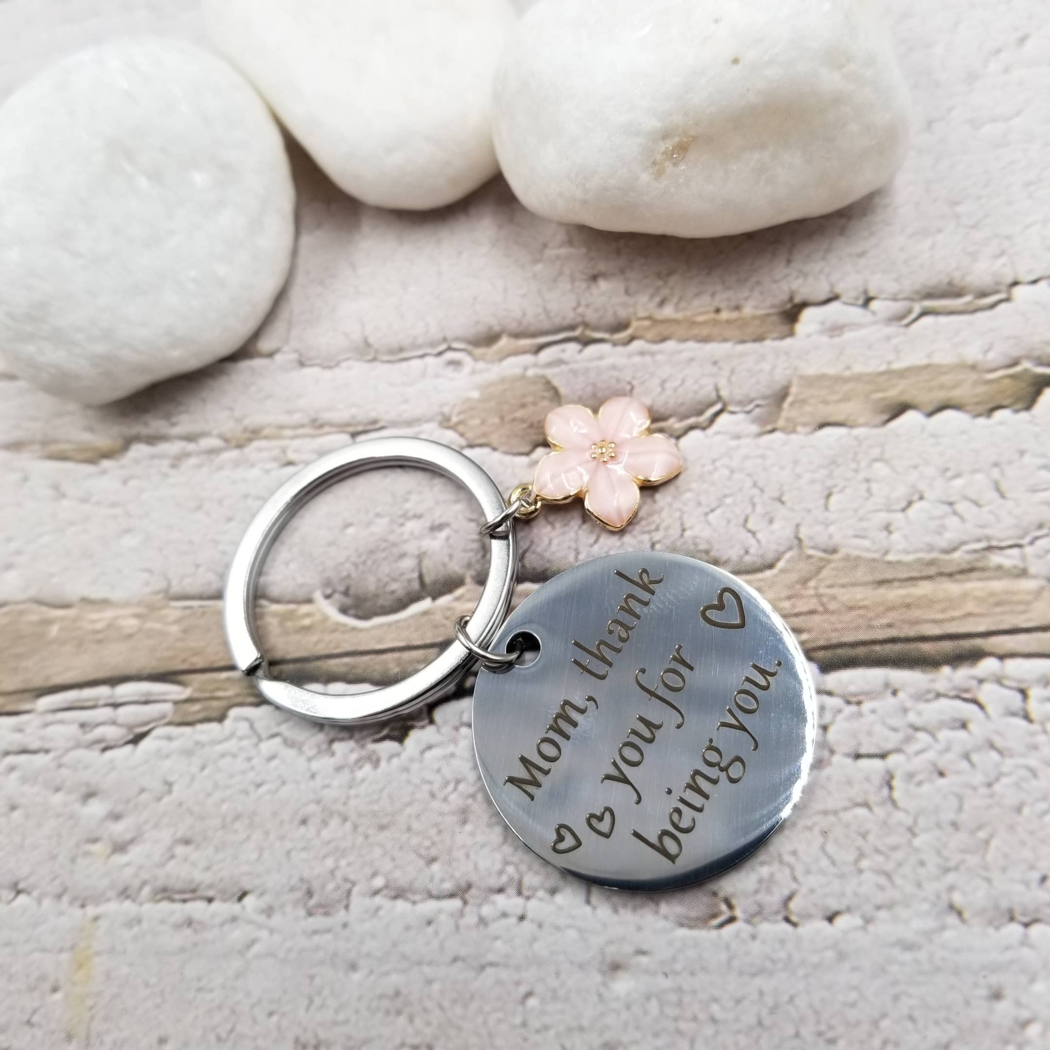 Treasure Wholesale – wholesale Keychain – Women's – Mother'S Day Carved Letter Flower Keychain1