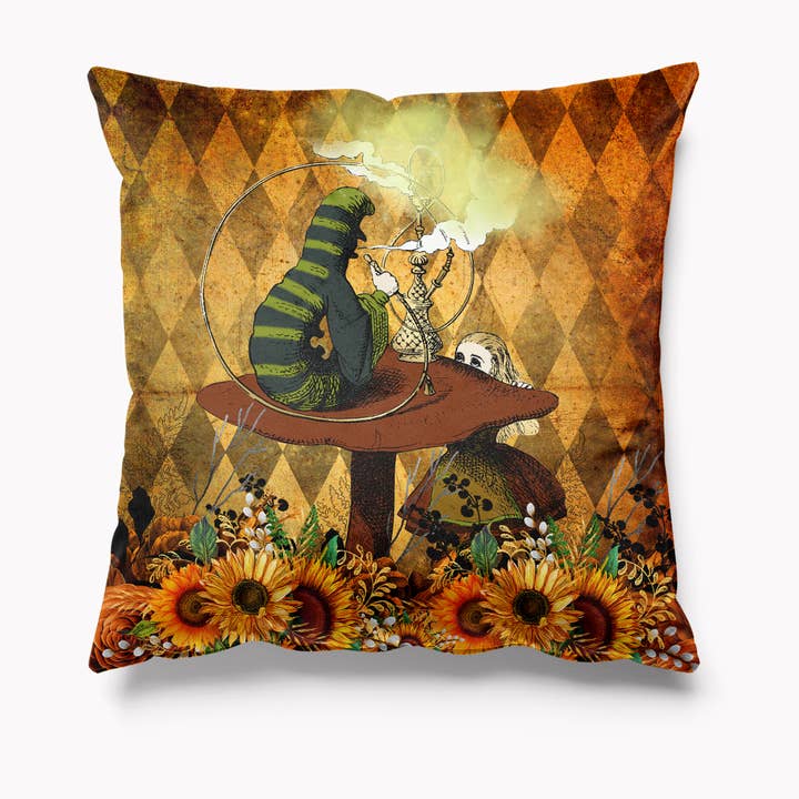 Coussin en velours automne/automne Alice au pays des merveilles Caterpillar pour la vente par Kitsch Republic