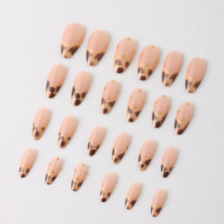 Never Have I Ever – Großhandel Aufpress-/Fake-Nägel – FRANZÖSISCHER LEOPARD - Press-On-Nägel4