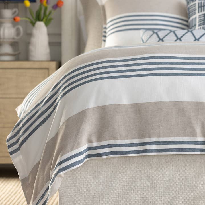 Housse de couette Newport King blanc bleu naturel 112X98 pour la vente par Lili Alessandra