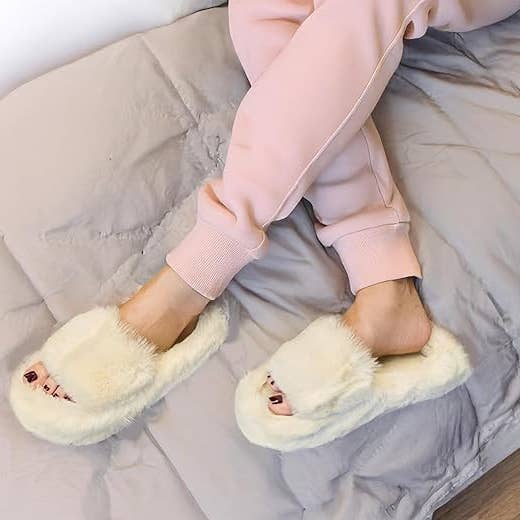 Funky Junque - Vente Chaussons – femme - Chaussons duveteux à bout ouvert - Ivoire3