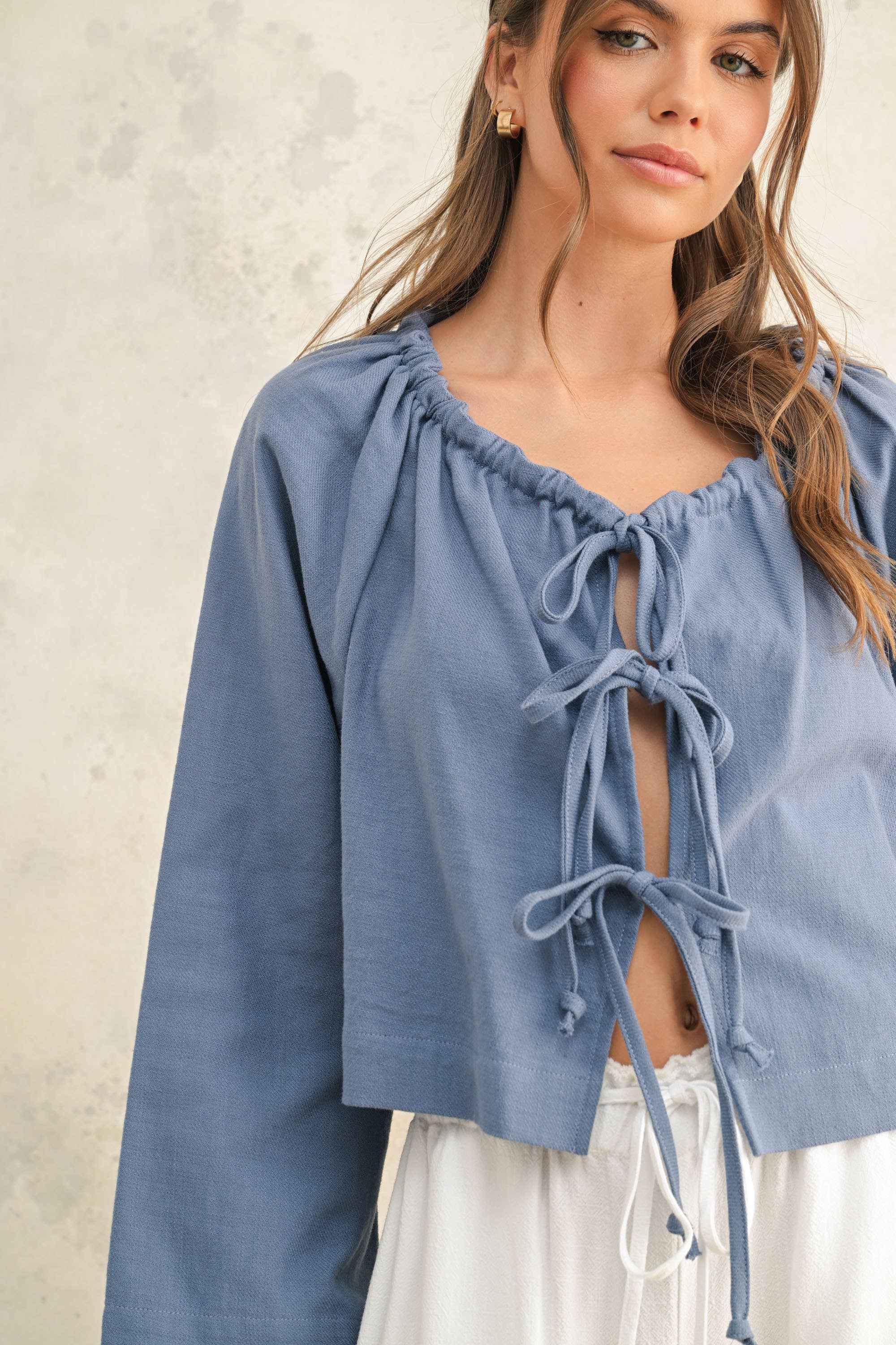 MIOU MUSE – Großhandel Strickjacke – Damen – Leinenmischung Cardigan mit Bindeband vorne9