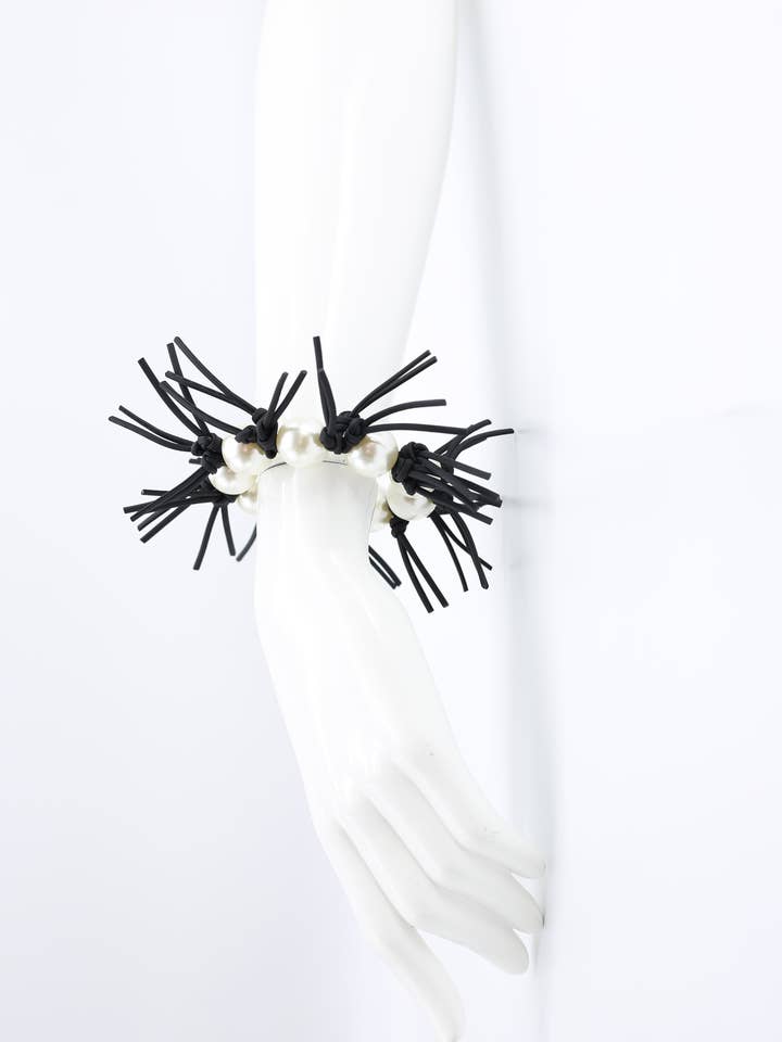 Armband met spikes van faux pearl en kunstleer voor wholesale door Jianhui London