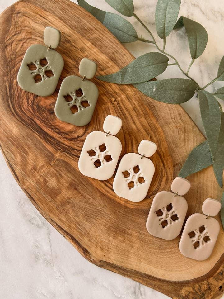 Boucles d'oreilles Tila Clay - Fabriquées sur commande pour la vente par Made by Melissa