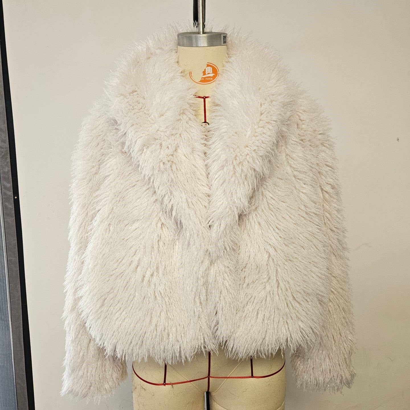 Rosa Clothing - Vente Veste – femme - Veste duveteuse en fausse fourrure à col oversize0