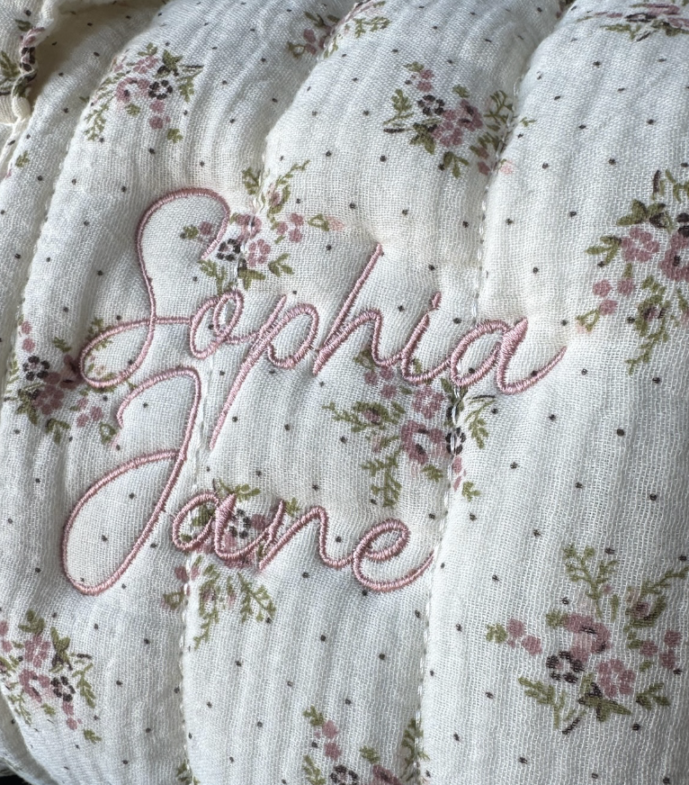 le petite pochette – wholesale Duffelväskor – Barn – Baby Breathes duffelväska med broderi (broderi finns)1