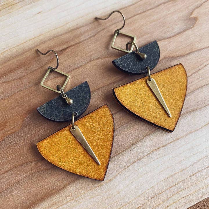 Kristin Oorbellen in Grijs + Goud voor wholesale door Sunward Jewelry and Hats