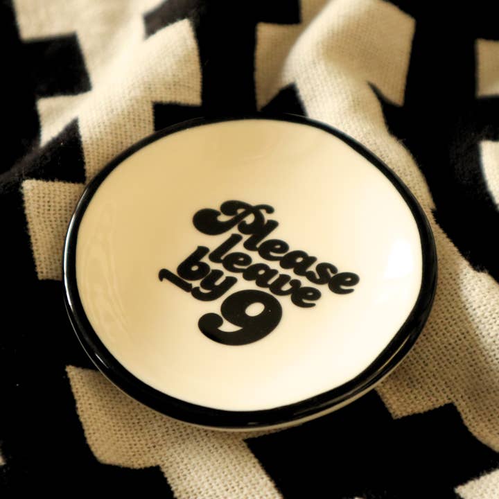 Piatto per Anelli Si Prega di Lasciare Entro le 9 per la vendita all'ingrosso da parte di Properly Improper