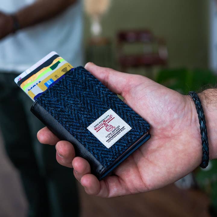 Portefeuille à carte RFID Pop Up Harris Tweed en chevrons bleus pour la vente par maccessori