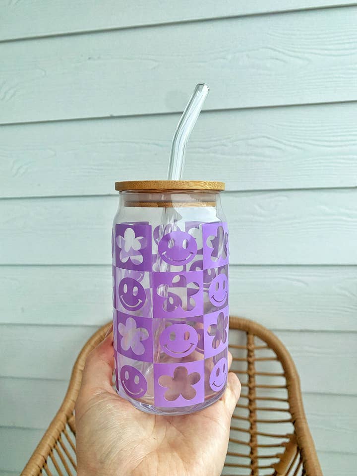 Purple Smiley Karierte Tasse für den Großhandel von An Aesthetic Dose of Jesus