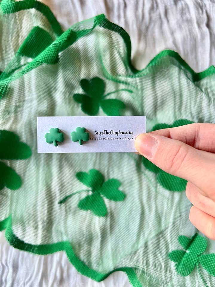 Shamrock-lerörhängen, Shamrock-stiftörhängen för wholesale av SeizeTheClayJewelry