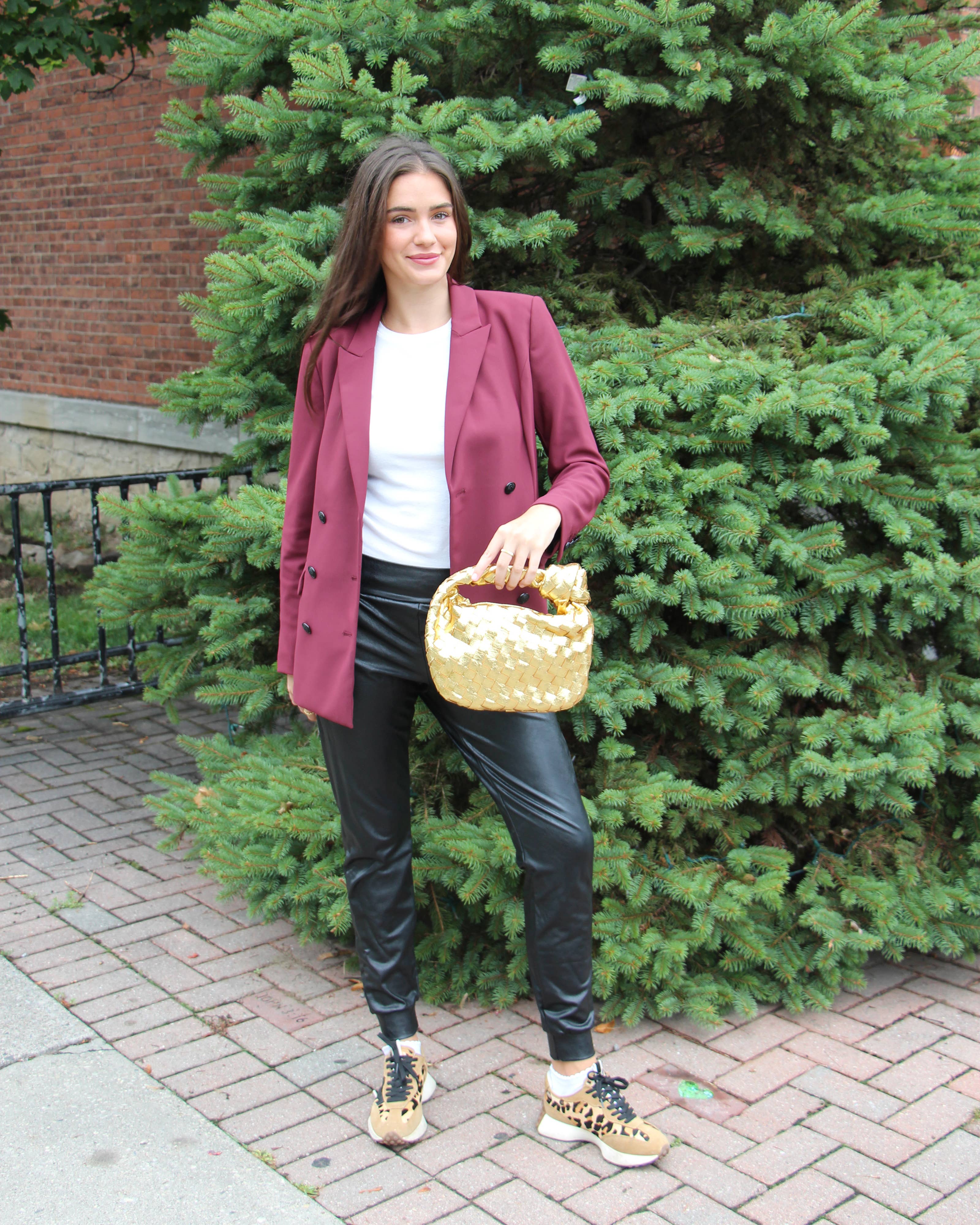 Lemonbella – Mala com alça superior – Mulher por atacado – Venda de Liquidação: Mala de Mão Dourada Trançada com Nó Lemonbella1