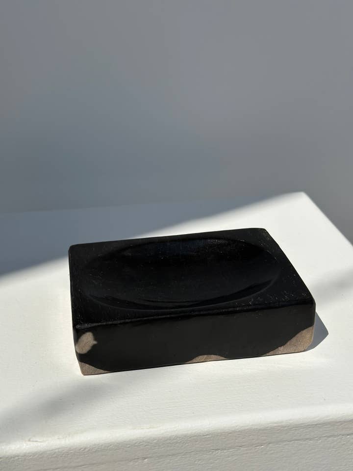 Porte savon en bois pétrifié dessous blanc pour la vente par Office Objets